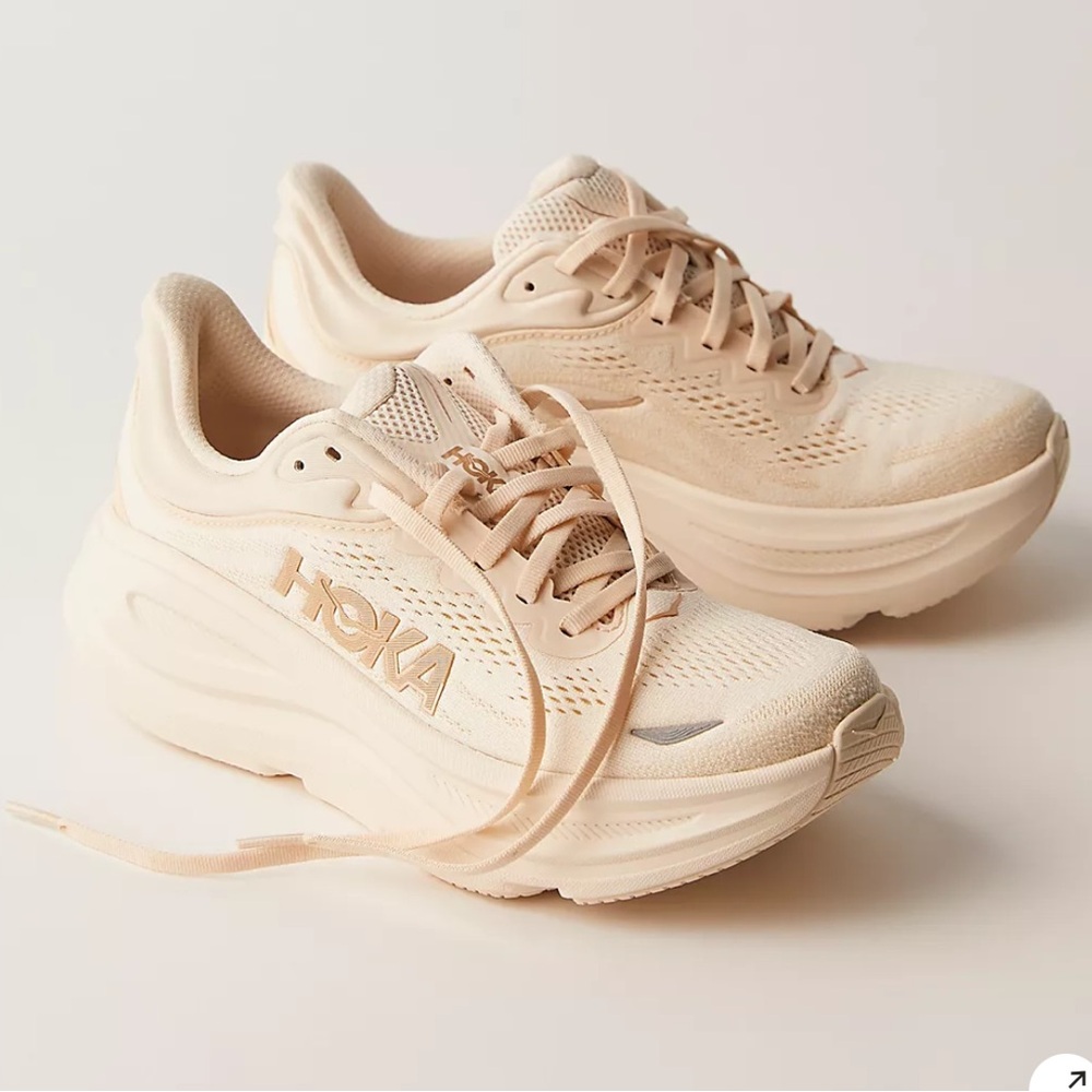 Hoka Bondi 9 Sneakers
Color: Vanilla / Birch
$175 women size 7.5 B gently used